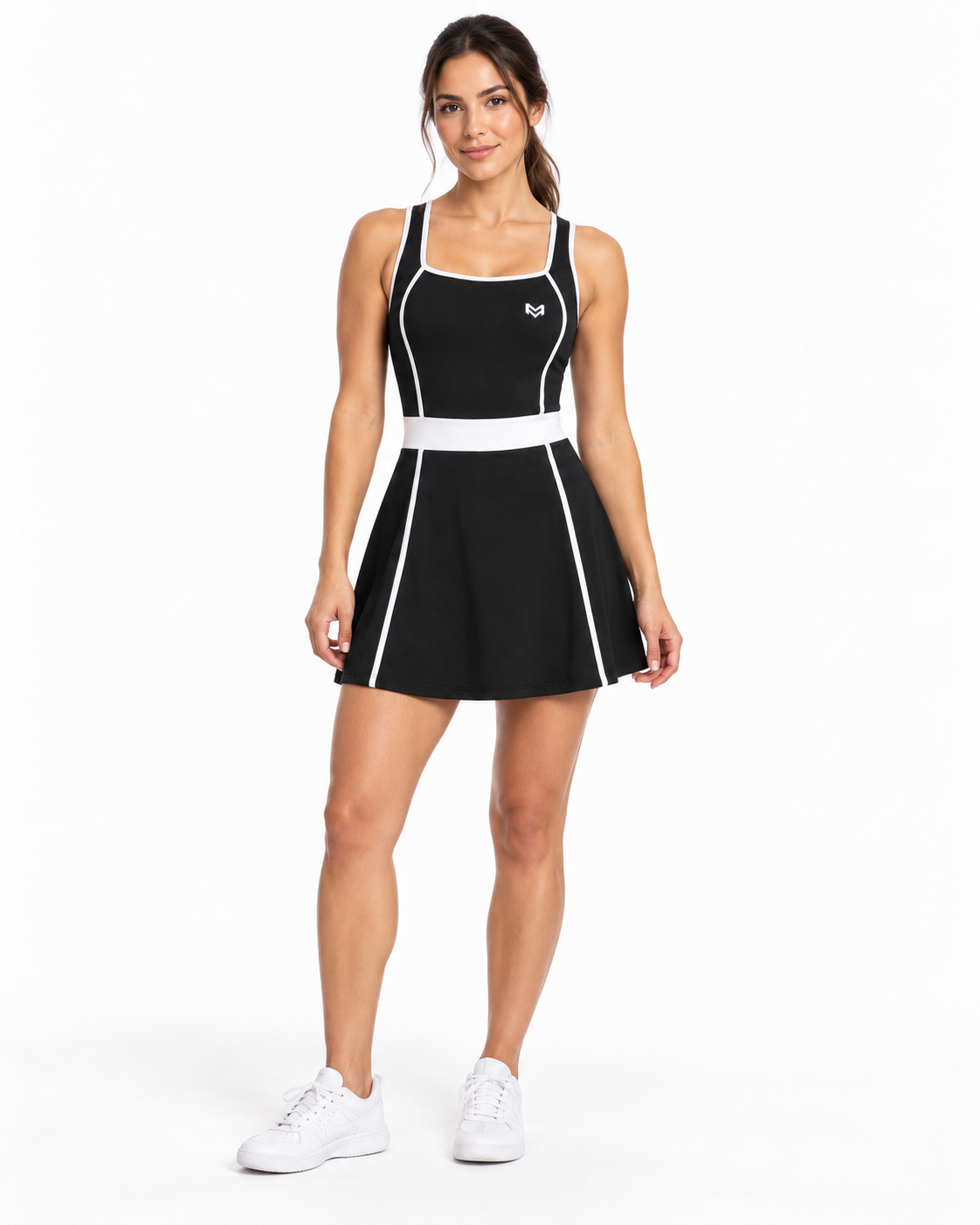 Vestido Pádel — Negro — en modelo de frente